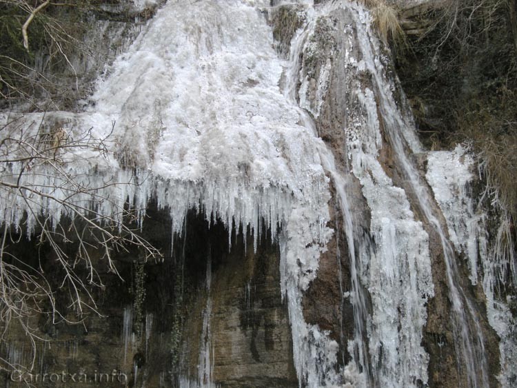 004 Salta l aigua sota el gel